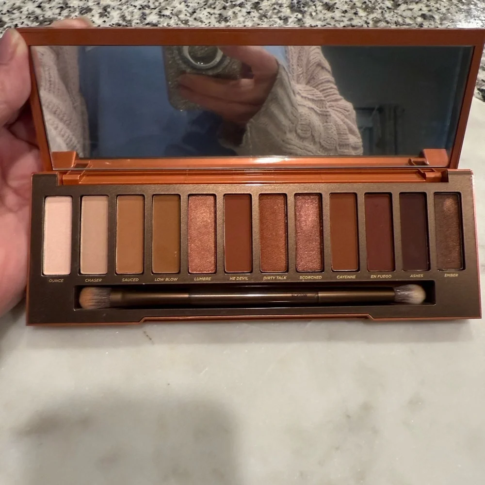 Urban Decay Naked Heat Eyeshadow Palette - Picture 2 of 2